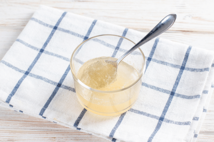 Gelatin dissolved in water on a kitchen towel 